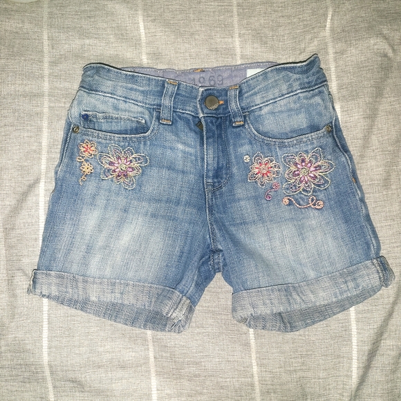 Girls GAP Denim Embroidered Jean Shorts 6 - Picture 1 of 3